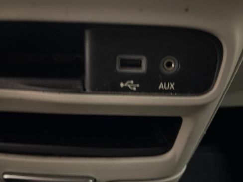 Used 2018 Chrysler Pacifica L FWD image 21