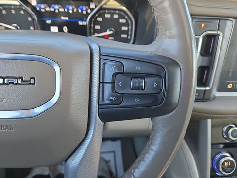 Used 2021 GMC Yukon XL Denali w/ Denali Premium Package image 19