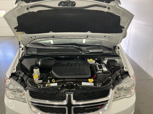 Used 2019 Dodge Grand Caravan SE w/ UConnect Hands-Free Group FWD image 24