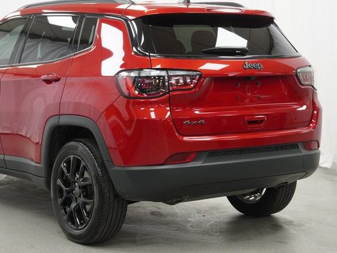 Used 2025 Jeep Compass Latitude w/ Altitude Special Edition AWD/4WD image 14