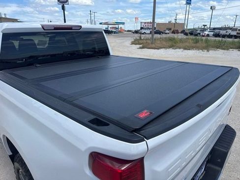 Used 2022 Chevrolet Silverado 1500 LT AWD/4WD image 12