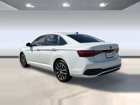 Used 2025 Volkswagen Jetta SE FWD image 3