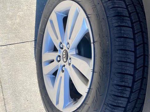 Used 2019 Kia Sportage LX image 9