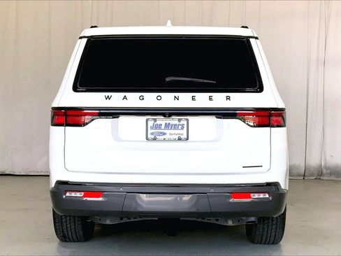 Used 2022 Jeep Wagoneer Series III w/ Flexible Seating Group RWD image 3