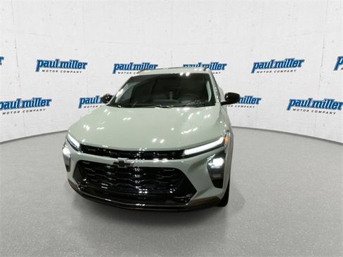 Used 2025 Chevrolet Trax ACTIV w/ Sunroof Package image 4