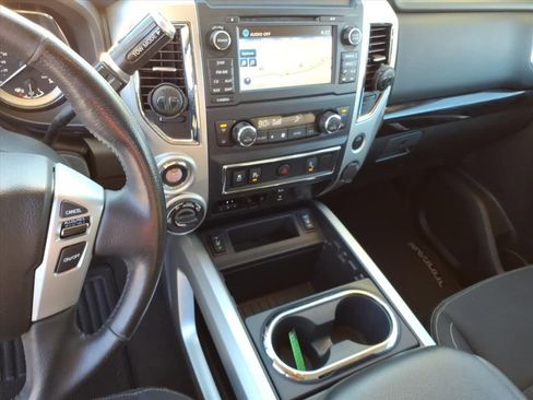 Used 2018 Nissan Titan SV w/ SV Convenience Package image 35