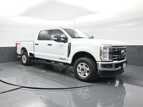 Used 2025 Ford F250 XLT w/ FX4 Off-Road Package image 16