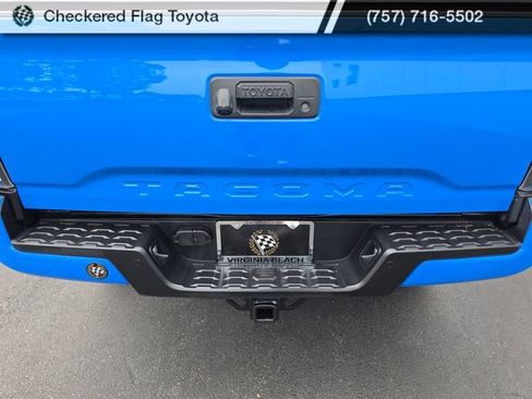 Used 2021 Toyota Tacoma TRD Sport w/ TRD Premium Sport Package AWD/4WD image 13