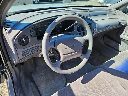 Used 1995 Ford Taurus GL image 18