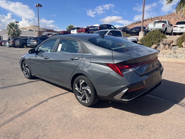 Used 2025 Hyundai Elantra SEL FWD image 5