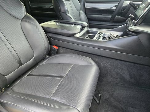 Used 2024 Jeep Wagoneer L Series II AWD/4WD image 13