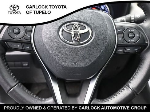 Used 2021 Toyota RAV4 XLE Premium image 17