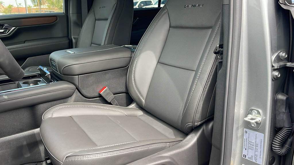 New 2026 GMC Yukon XL Denali AWD/4WD image 11