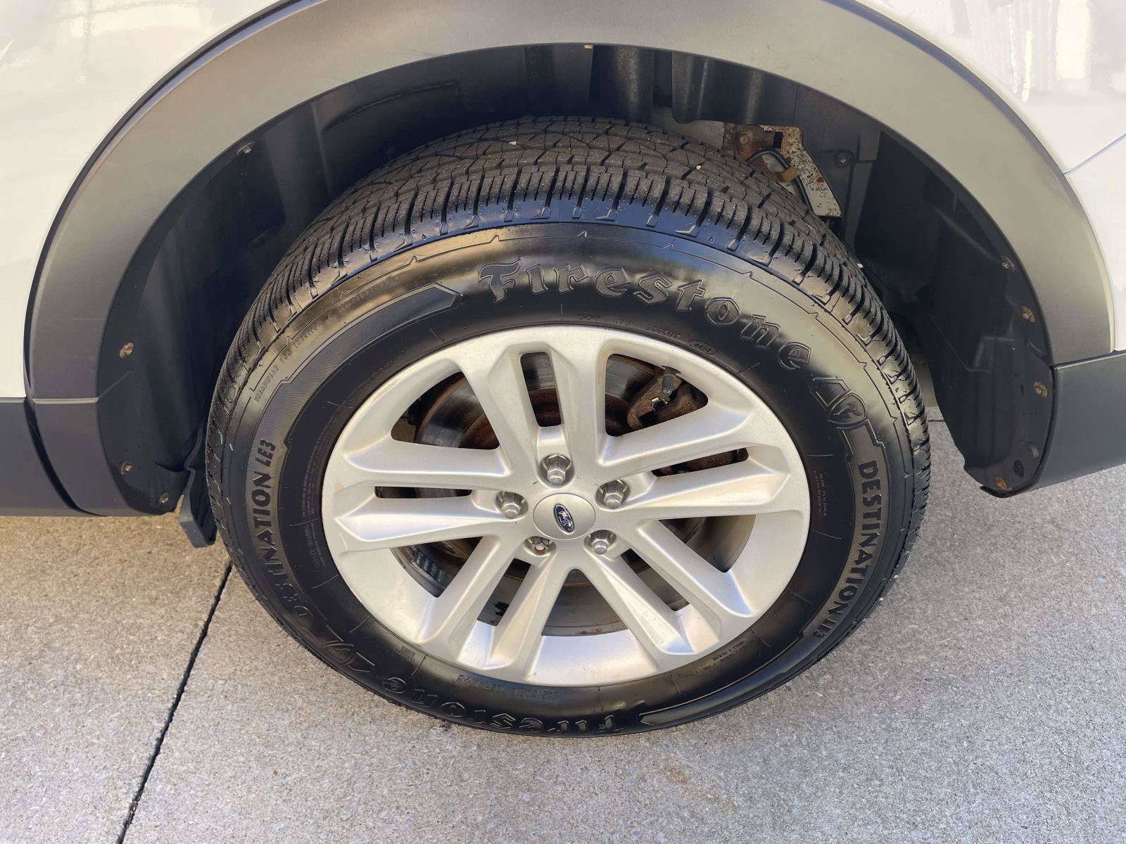 Used 2015 Ford Explorer XLT w/ Equipment Group 202A FWD image 9