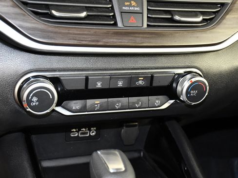 Used 2024 Nissan Altima 2.5 SV FWD image 28