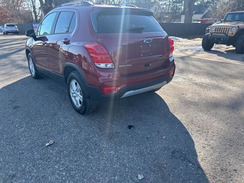 Used 2021 Chevrolet Trax LT w/ LT Convenience Package image 13