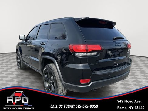 Used 2019 Jeep Grand Cherokee Laredo image 3