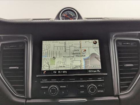 Used 2016 Porsche Macan Turbo image 31