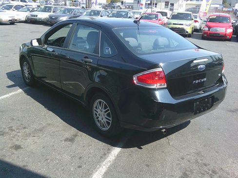 Used 2011 Ford Focus SE image 3