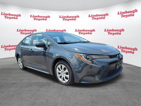 Used 2025 Toyota Corolla LE FWD image 18