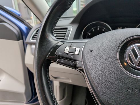 Used 2017 Volkswagen Passat 1.8T R-Line w/ R-Line Lighting Package image 19