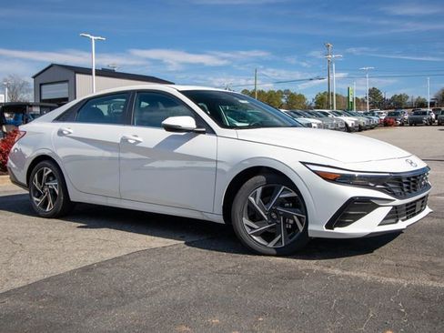 New 2026 Hyundai Elantra Limited image 2