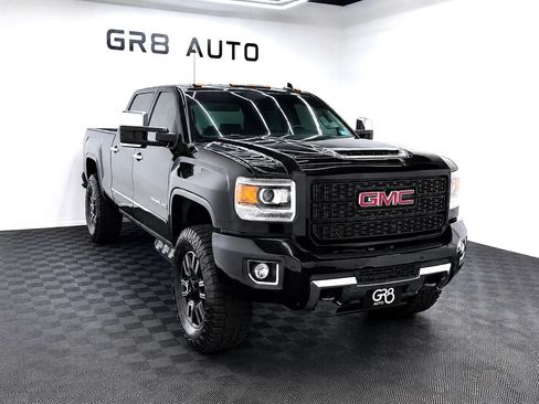 Used 2017 GMC Sierra 2500 Denali w/ Duramax Plus Package AWD/4WD image 1