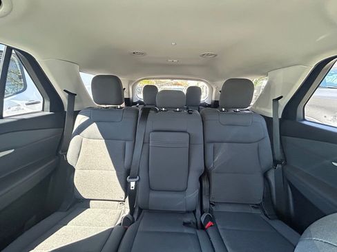 Used 2025 Ford Explorer Active AWD/4WD image 23