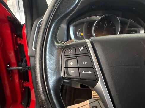 Used 2016 Volvo XC60 T6 R-Design Platinum w/ Climate Package image 12