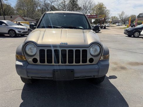 Used 2005 Jeep Liberty Sport image 9