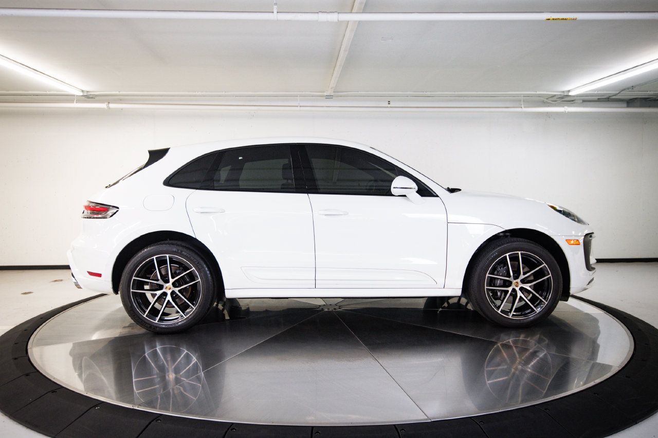 Certified 2023 Porsche Macan AWD/4WD image 8