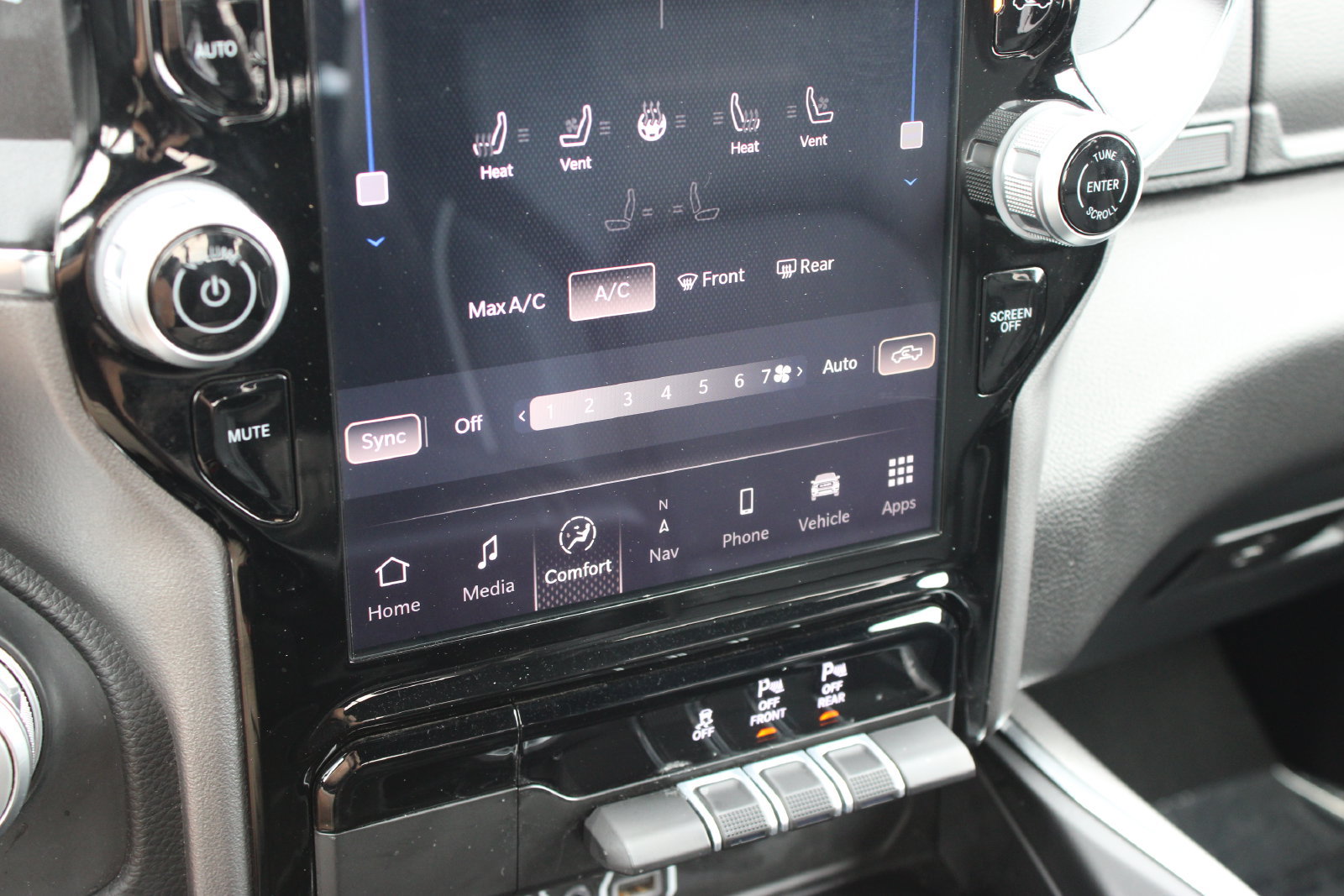 Used 2026 RAM 1500 Laramie AWD/4WD image 16