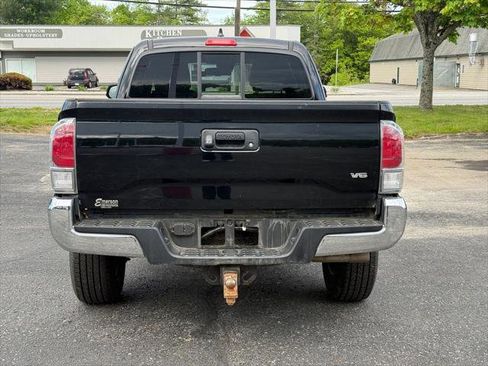 Certified 2022 Toyota Tacoma TRD Off-Road AWD/4WD image 4