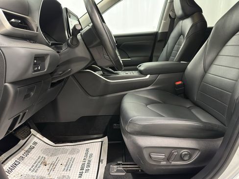 Used 2022 Toyota Highlander XLE image 15