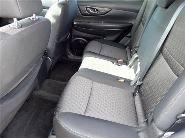Used 2017 Nissan Rogue SV AWD/4WD image 9