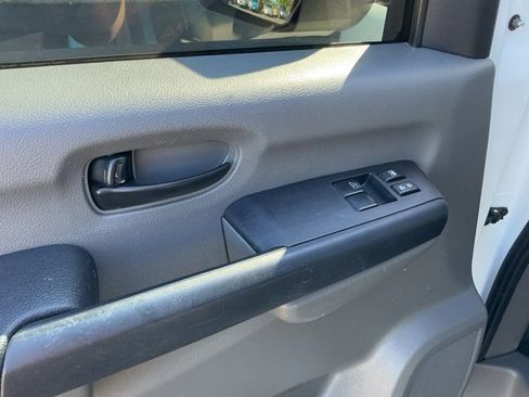 Used 2013 Nissan NV 2500 SV w/ Side Curtain Airbag Pkg image 12