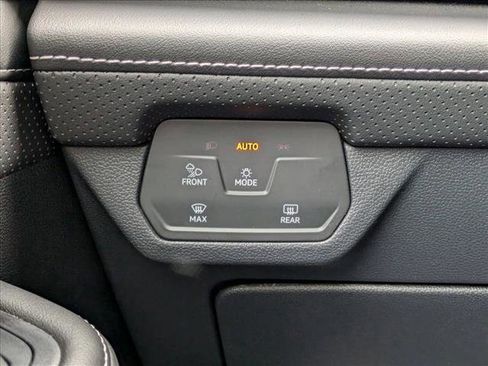 Used 2025 Volkswagen Atlas SE image 10