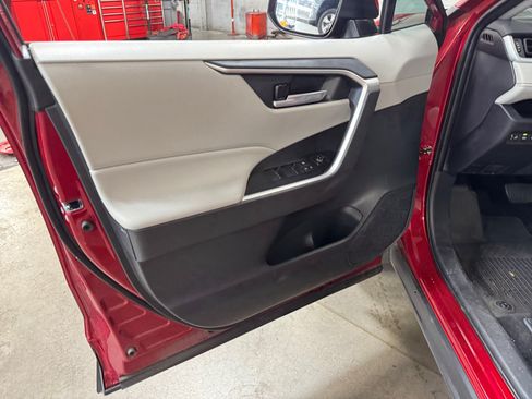 Certified 2025 Toyota RAV4 XLE w/ Convenience Package AWD/4WD image 13