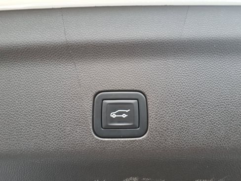 Used 2021 GMC Yukon SLT w/ SLT Premium Package RWD image 7