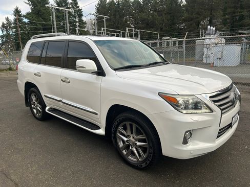 Used 2013 Lexus LX 570 4WD image 3