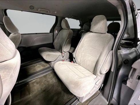 Used 2018 Toyota Sienna LE FWD image 20