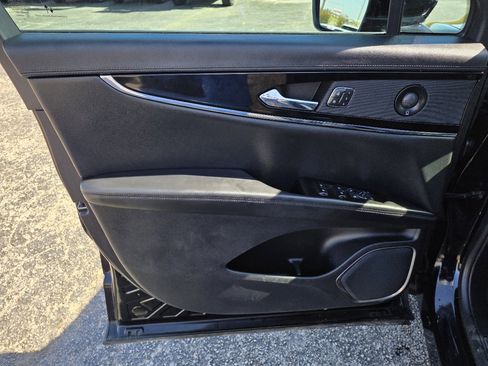 Used 2021 Lincoln Nautilus Reserve w/ Equipment Group 201A image 10