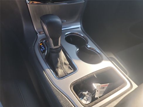 Used 2019 Jeep Grand Cherokee Altitude image 21