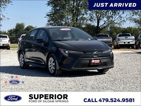 Used 2025 Toyota Corolla LE FWD image 1
