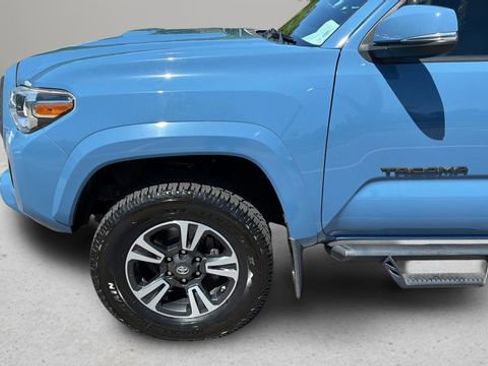 Used 2019 Toyota Tacoma TRD Sport image 35