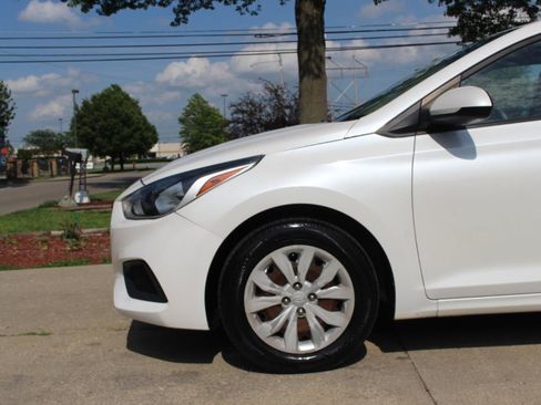 Used 2019 Hyundai Accent SE FWD image 41