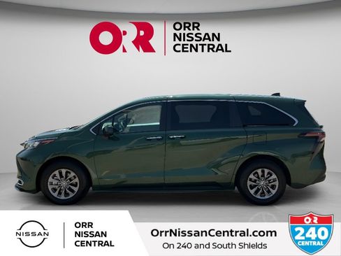 Used 2024 Toyota Sienna XLE FWD image 8