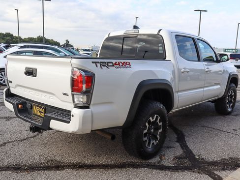 Used 2023 Toyota Tacoma TRD Off-Road image 4