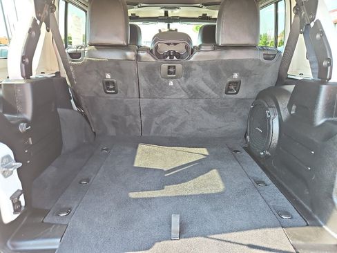 Used 2019 Jeep Wrangler Unlimited Rubicon w/ Dual Top Group AWD/4WD image 18