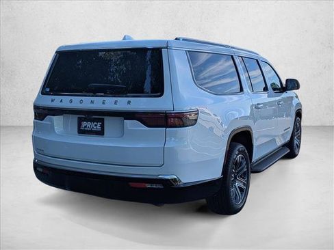 Used 2023 Jeep Wagoneer L 4WD w/ Premium Group I image 5